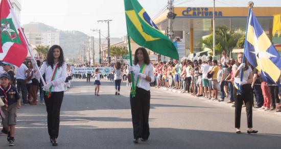 Desfile Cívico em Capivari de Baixo