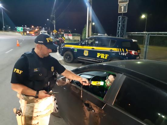  PRF flagra diversas infrações de trânsito 