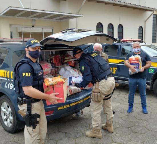 PRF: ação solidária em Tubarão e Araranguá, SC. 