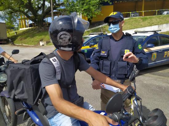 Ação educativa desafia habilidade dos motociclistas