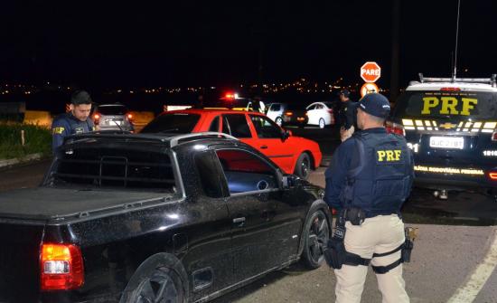40 motoristas dirigindo sob efeito de álcool