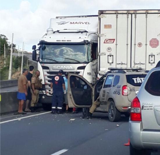 Caminhão na contramão
