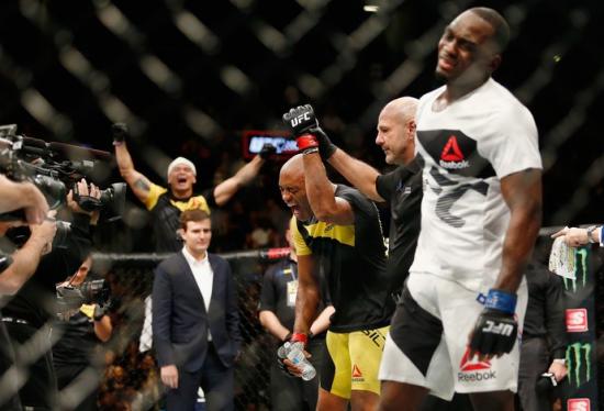 Anderson Silva vence no UFC 208